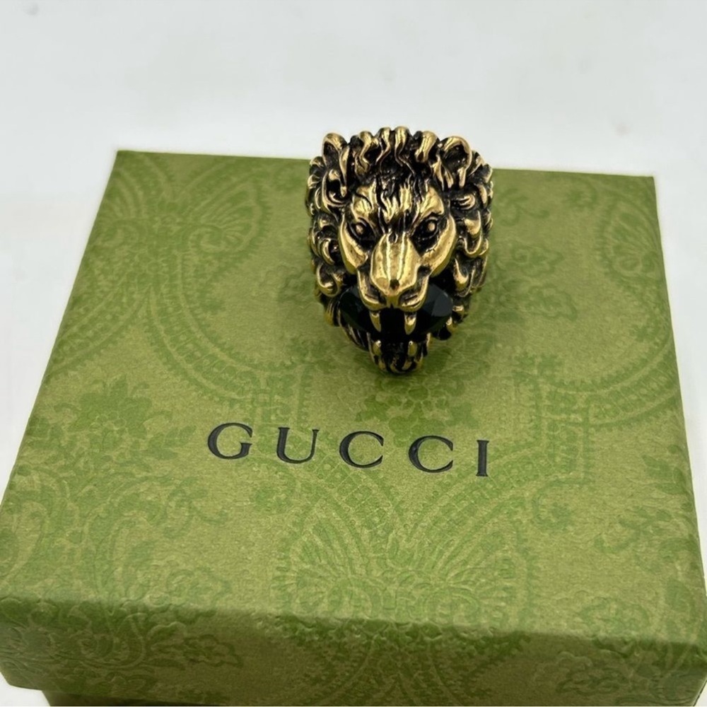 Men’s Gucci iconic Lionhead ring size 10 made in Italy. Black Stone.
